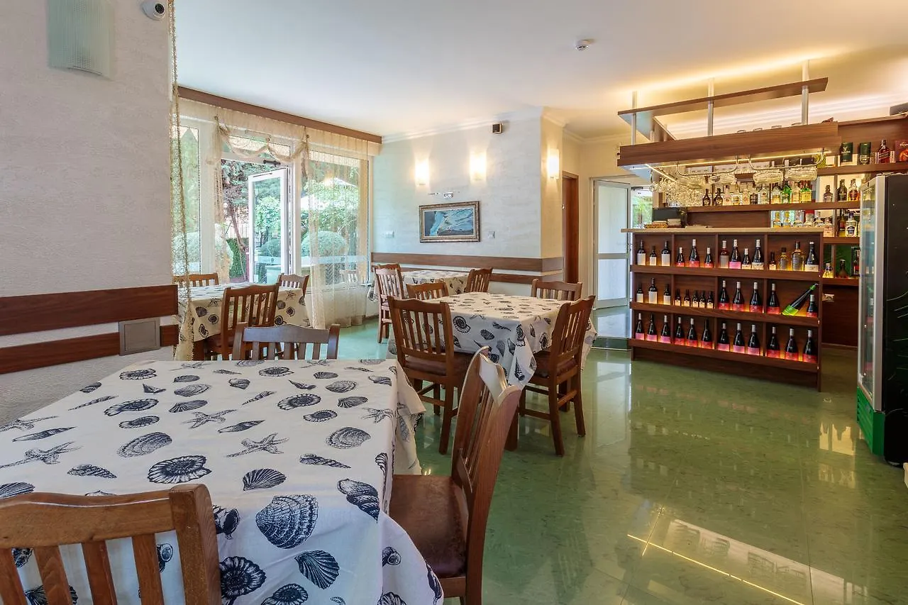 Villa Brigantina Sluneční pobřeží 3*,